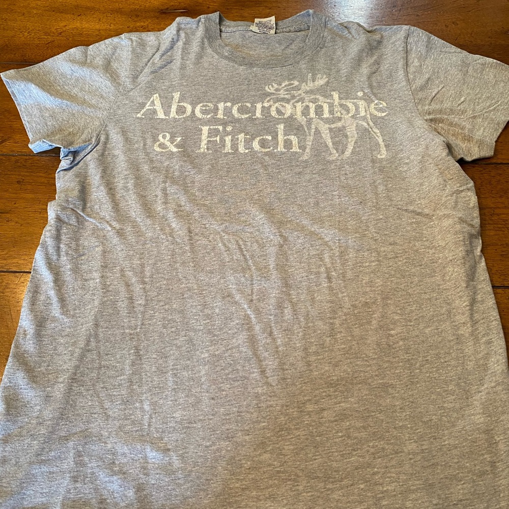Abercrombie & Fitch gray mens t-shirt
